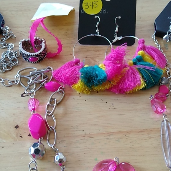 Paparazzi Fringe & Pink Lot - Picture 2 of 4